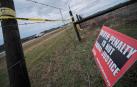 Un cartel de protesta contra la pena de muerte en el exterior Centro correccional Coleman donde el estado de Alabama ejecutó mediante gas nitrógeno al preso Kenneth Eugene Smith