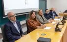 De izquierda a derecha, Alfonso Vericat, director del Servicio de Prácticas y Empleo de la Universidad; Izaskun Azcona, delegada en Navarra de la Fundación "la Caixa", la vicerrectora de Estudiantes, Rosalía Baena; el director general Administración Local y Despoblación del Gobierno foral, Jesús Mari Rodríguez y el profesor Juanjo Pons, durante la presentación del programa Revitalizar el patrimonio rural