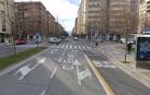 Paso de cebra en el que un vehículo ha atropellado este sábado a tres mujeres en la calle Esquíroz de Pamplona