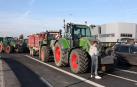 Tráfico afectado por la "tractorada" en el polígono Talluntxe, este miércoles.