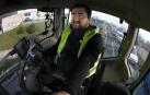 Jesús Olleta, en el interior de su tractor./