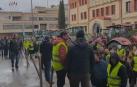 Los agricultores empiezan a perder la paciencia y hacen tocar las bocinas y silbatos
