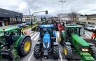 Los vehículos se han parado ya que la Guardia Civil se lo ha indicado así, según uno de los tractoristas implicados