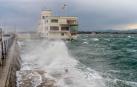 La borrasca Karlotta a su paso por la bahía de Santander este jueves
