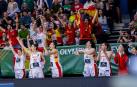El banquillo de la selección española de baloncesto celebra una canasta durante el encuentro del Preolímpico contra Hungría./