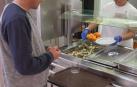 Un usuario del comedor municipal On Egin de Pamplona