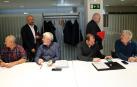 Los consejeros Arasti y Aierdi, a su llegada a la reunión.