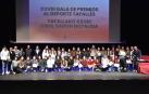 Los galardonados y finalistas, junto con representantes municipales y de clubes deportivos, posaron para una foto de familia al término de la gala