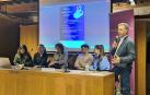 De izda a dcha: Susana Heredia y Sonia Ledesma (del colectivo ‘Adolescentes libres de móvil Navarra’), la psicóloga Lourdes Aramburu, los adolescentes David, Naroa y el psicólogo clínico especializado en tecnologías José Ramón Ubieto, durante la jornada organizada por el Colegio de Psicología de Navarra en Pamplona