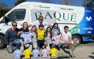 Paula Ostiz, de amarillo y en el centro de la imagen, con sus compañeros y compañeras de equipo del Baqué en Extremadura.