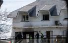 Varios agentes de la Policía Nacional, en la Residencia Juan XXIII de Aravaca donde se produjo el incendio