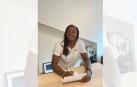 Lysa Tchaptchet firmando su contrato con el Odense danés