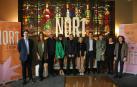 MARIDAJE. De izquierda a derecha, Pablo Ezcurra, director general de Comercio del Gobierno foral, Alicia Nicolás, directora comercial de Diario de Navarra, Benicio Aguerrea, coordinador gerente de la Asociación de Diseño Vasco (EIDE), Belén Galindo, directora de Comunicación del Grupo La Información, Jorge Edwards, presidente del jurado de los premios Nort, Iciar Sauleda, directora de Nort Festival, Raúl Santos, director de marketing de Caja Rural, Ana Juanena, de IGP Espárrago de Navarra, Beatriz Huarte, de Anapeh, y Kuca Oficialdegui, directora de marketing de Gutarra