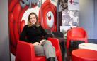 Idoia Urmeneta posa en el ‘Espacio activo’ de Cruz Roja, un área para la atención y actividades de personas mayores y dependientes./