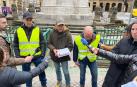 Fran Jaso (agricultor de Aoiz y Lónguida), Joaquín Garayoa (de la cuenca de Pamplona) e Íñigo (ganadero) han ofrecido una rueda de prensa este lunes en representación del Movimiento 6F