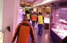 Agricultores y ganaderos del Movimiento Navarra 6F, ayer en el Mercado del Ensanche