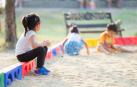 La falta de habilidades sociales también se refleja en su incapacidad para reconocer las señales de otros niños cuando quieren compartir algo o expresar sus emociones