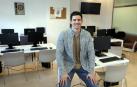 Ruddy Guerrero en la academia donde imparte clases de programación dos días por semana.