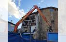 Imagen de las obras de demolición de la casa parroquial de Alsasua, anexa al templo
