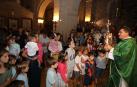 El que fuera capellán de San Miguel de Aralar, hoy obispo de Palencia, durante una edición de la acogida de los niños en el santuario.