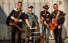 Correcaminos Rock & Roll Band está formada por tres hermanos biológicos y uno ‘adoptivo’. De izda. a dcha: Víctor Gómez (voz y acústica), Adolfo García (batería), José Gómez (bajo y coros) y Rubén Gómez (eléctrica y coros)