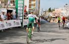 Joseba López celebra su victoria en la Classica Arrabida.
