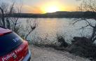 Un agricultor cae al Ebro en Tudela con su tractor y sale nadando