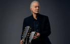 Jimmy Page, con la nueva edición de la guitarra 'doble cuello' de Gibson