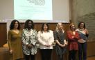 Desde la izquierda.: Amaia Arozarena (CEAR Navarra), que ejerció como moderadora de la mesa, y  Fátima Djarra (Médicos del Mundo), Andrea Corera (Antox), Itziar Iriarte (Xilema), Iranzu Baltasar (Itxaropen Gune) y Teresa Burgui (Aralar)