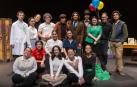 El grupo de teatro universitario Mutis por el Foro representa el sábado la obra 'Los árboles mueren de pie'.