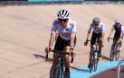 El alsasuarra Iker Gómez llega el Velódromo de Roubaix