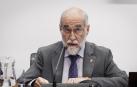 El consejero de Salud, Fernando Domínguez, durante su comparecencia este martes en comisión parlamentaria