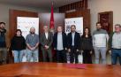 El vicepresidente Félix Taberna, el alcalde de Huarte, Alfredo Arruiz, y Joseba Asiain, con el resto de participantes en el acto de firma del convenio