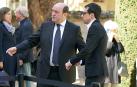 El presidente del PNV, Andoni Ortuzar (i), y el candidato de EH Bildu a Lehendakari, Pello Otxandiano (d), asisten a la capilla ardiente del exlehendakari José Antonio Ardanza, en el Palacio de Ajuria Enea