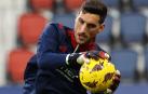 Sergio Herrera, en el calentamiento previo al partido Osasuna - Valencia