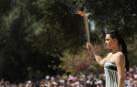 La llama olímpica va rumbo a París 2024 tras ser encendida en Grecia