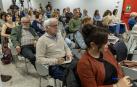 Público asistente este martes al foro de Ermitagaña-Mendebaldea en el salón de actos de la Filmoteca