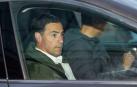 El candidato a lehendakari por el PNV, Imanol Pradales, a su salida del hospital de Barakaldo donde ha sido atendido tras ser atacado con gas pimienta