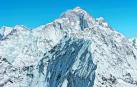 Una vista de la tremenda pirámide rocosa que es el Makalu (8.563m) desde el Ama Dablam