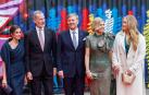 Los Reyes de España, Felipe (2i) y Letizia (i), acompañados por los reyes de Países Bajos, Guillermo (3d) y Máxima (2d), y la princesa Amalia (d)