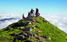 Un grupo de montañeros en la cima del Orhi, una de las cumbres navarras que se ascenderán este fin de semana