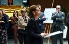 Parlamentarios del PP y de UPN, con Javier Esparza a la derecha, observan a la presidenta María Chivite cuando pasa junto a ellos