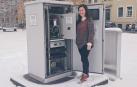 La investigadora Mónica González Alonso, junto al BAA500 (Bio Aerosol Analyzer), aparato que toma muestras de aire, les hace fotos, y cuenta y clasifica el polen que hay en ellas de manera automática

La investigadora Mónica González Alonso, junto al BAA500 (Bio Aerosol Analyzer), aparato que toma muestras de aire, les hace fotos, y cuenta y clasifica el polen que hay en ellas de manera automática. 

La investigadora Mónica González Alonso, junto al BAA500 (Bio Aerosol Analyzer), aparato que toma muestras de aire, les hace fotos, y cuenta y clasifica el polen que hay en ellas de manera automática.