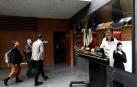 Los socialistas Chivite, Arasti y Alzórriz se dirigen al hemiciclo del Parlamento foral