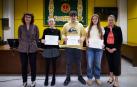 De izq. a dcha.: Cristina Bayona (vicerrectora de la UPNA), Adriana Escudero (San Cernin), Lucas Benito (El Huerto), Andrea Zalba (Liceo Monjardín) y Sandra Cavero (decana de la Facultad de CC. Económicas de la UPNA)