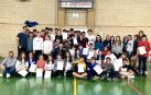 Promotores de la jornada sobre salud y deporte del IES Sierra de Leyre y alumnos de 6º de Primaria del colegio
