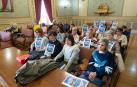 Varios vecinos asistieron a la sesión del pleno mostrando carteles en contra del cierre de las piscinas municipales Ciudad de Tudela. Tras el debate de la moción, varios de los presentes intentaron tomar la palabra, pero el alcalde, Alejandro Toquero (UPN), lo impidió emplazándoles a hacerlo en el turno reservado para ello al final del pleno, algo que molestó a los solicitantes, muchos de los cuales optaron por abandonar el salón de plenos.