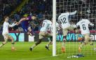 Roberto Lewandowski remata de cabeza el 3-2 en el segundo tiempo