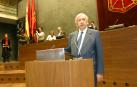 Albito Viguria, durante un acto homenaje a exparlamentarios que hubo en la Cámara foral en 2002