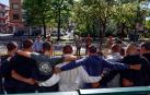 Algunos de los jóvenes del SD Gernika Club de fútbol que se han rapado el pelo en solidaridad con un compañero con cáncer